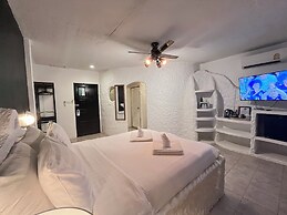 Big Boys' Bed & Burger