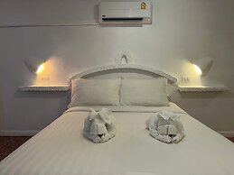 Big Boys' Bed & Burger