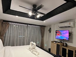 Big Boys' Bed & Burger