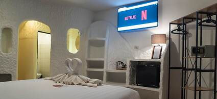 Big Boys' Bed & Burger