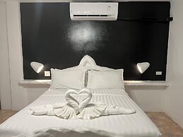 Big Boys' Bed & Burger