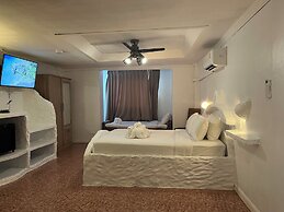 Big Boys' Bed & Burger