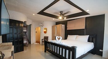 Big Boys' Bed & Burger