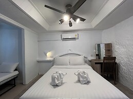 Big Boys' Bed & Burger