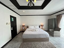 Big Boys' Bed & Burger