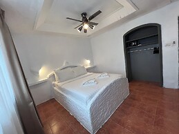 Big Boys' Bed & Burger