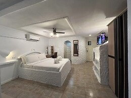 Big Boys' Bed & Burger