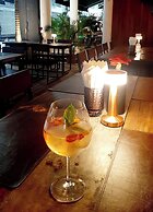 Big Boys' Bed & Burger