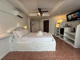 Big Boys' Bed & Burger