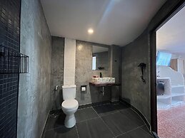 Big Boys' Bed & Burger