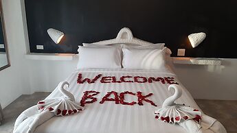 Big Boys' Bed & Burger