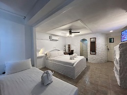 Big Boys' Bed & Burger