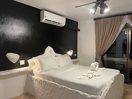 Big Boys' Bed & Burger