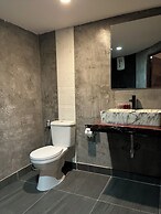 Big Boys' Bed & Burger