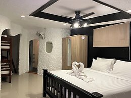 Big Boys' Bed & Burger