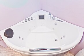 LUXKV Apartment on Bibliotechnaya