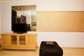 LUXKV Apartment on Nikoloyamskiy