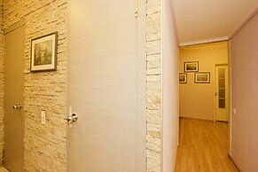 LUXKV Apartment on Nikoloyamskiy