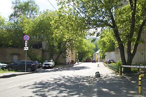 LUXKV Apartment on Nikoloyamskiy