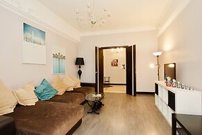 LUXKV Apartment on Zemlyanoy Val 52