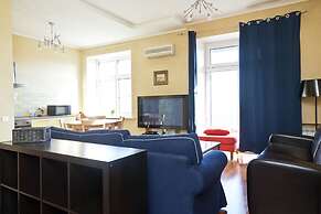 LUXKV Apartment on  Druzhinnikovskaya