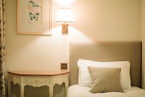 The Old Fourpenny Shop Hotel