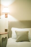 The Old Fourpenny Shop Hotel