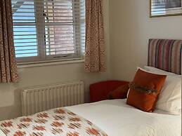 The Old Fourpenny Shop Hotel