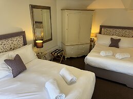 The Old Fourpenny Shop Hotel