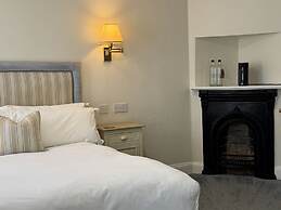 The Old Fourpenny Shop Hotel
