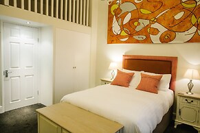 The Old Fourpenny Shop Hotel
