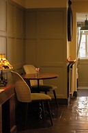 The Old Fourpenny Shop Hotel