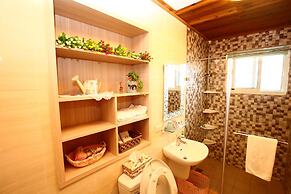 Sitou Flora's House B&B