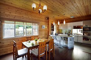 Sitou Flora's House B&B