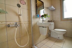 Sitou Flora's House B&B