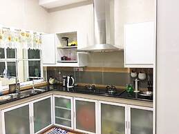 Crystal Cameron Highlands