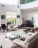 Crystal Cameron Highlands