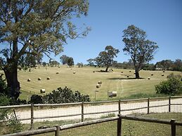 1860 Wine Country Cottages