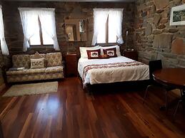 1860 Wine Country Cottages