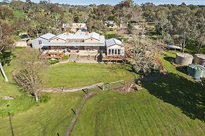 1860 Wine Country Cottages