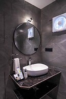 Treebo Winter Town Venna Lake