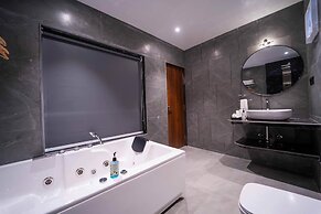 Treebo Winter Town Venna Lake