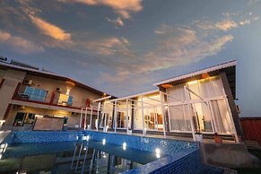 Treebo Winter Town Venna Lake