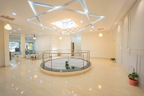 Treebo Winter Town Venna Lake