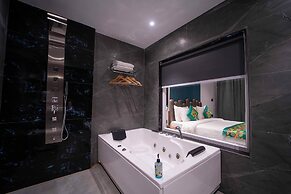 Treebo Winter Town Venna Lake