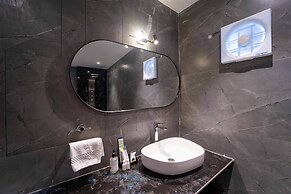 Treebo Winter Town Venna Lake