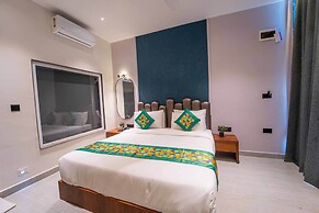 Treebo Winter Town Venna Lake