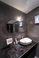 Treebo Winter Town Venna Lake