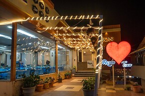 Treebo Winter Town Venna Lake