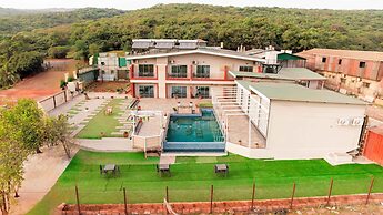 Treebo Winter Town Venna Lake